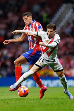 Nahuel Molina ve Adrian Embarba, LaLiga EA SPORTS maçı sırasında Estadio Civitas Metropolitano 'daki Atletico de Madrid ve Rayo Vallecano takımları arasında görüldü (Maciej Rogowski)