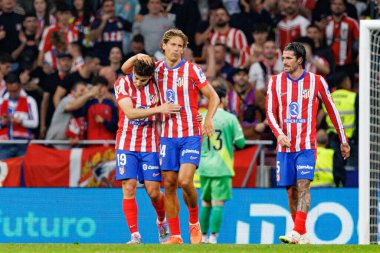 Marcos Llorente ve Julian Alvarez, Estadio Civitas Metropolitano 'daki Atletico de Madrid ve Rayo Vallecano takımları arasında oynanan LaLiga EA Spor maçında gol attıktan sonra kutlama yaparken görüldü (Maciej Rogowski))