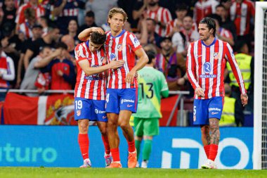 Marcos Llorente ve Julian Alvarez, Estadio Civitas Metropolitano 'daki Atletico de Madrid ve Rayo Vallecano takımları arasında oynanan LaLiga EA Spor maçında gol attıktan sonra kutlama yaparken görüldü (Maciej Rogowski))