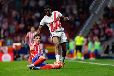 Robin Le Normand ve Randy Nteka, LaLiga EA SPORTS maçı sırasında Estadio Civitas Metropolitano 'da Atletico de Madrid ve Rayo Vallecano takımları arasında görüldü (Maciej Rogowski)