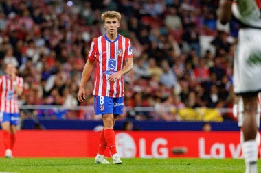 Pablo Barrios, Atletico de Madrid ve Rayo Vallecano takımları arasında Estadio Civitas Metropolitano 'da (Maciej Rogowski)