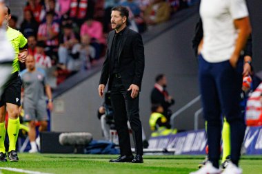 Diego Simeone, Atletico de Madrid ve Rayo Vallecano takımları arasında Estadio Civitas Metropolitano 'da oynanan LaLiga EA SPORTS maçı sırasında görüldü (Maciej Rogowski)