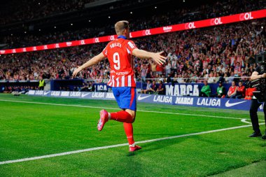 Alexander Sorloth, Estadio Civitas Metropolitano 'daki Atletico de Madrid ve Rayo Vallecano takımları arasındaki LaLiga EA SPORTS maçında gol attıktan sonra kutlama yaparken görüldü (Maciej Rogowski)