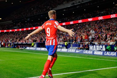 Alexander Sorloth, Estadio Civitas Metropolitano 'daki Atletico de Madrid ve Rayo Vallecano takımları arasındaki LaLiga EA SPORTS maçında gol attıktan sonra kutlama yaparken görüldü (Maciej Rogowski)