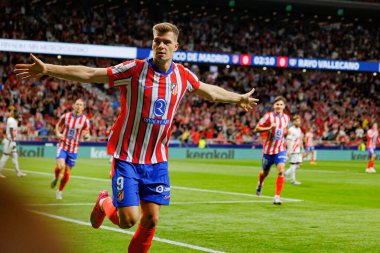 Alexander Sorloth, Estadio Civitas Metropolitano 'daki Atletico de Madrid ve Rayo Vallecano takımları arasındaki LaLiga EA SPORTS maçında gol attıktan sonra kutlama yaparken görüldü (Maciej Rogowski)