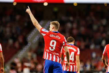 Alexander Sorloth, Estadio Civitas Metropolitano 'daki Atletico de Madrid ve Rayo Vallecano takımları arasındaki LaLiga EA SPORTS maçında gol attıktan sonra kutlama yaparken görüldü (Maciej Rogowski)