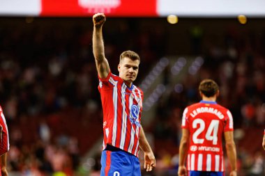 Alexander Sorloth, Estadio Civitas Metropolitano 'daki Atletico de Madrid ve Rayo Vallecano takımları arasındaki LaLiga EA SPORTS maçında gol attıktan sonra kutlama yaparken görüldü (Maciej Rogowski)