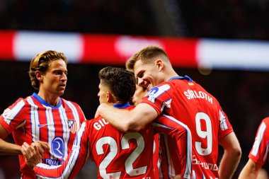 Atletico oyuncuları, Atletico de Madrid ve Estadio Civitas Metropolitano 'daki Rayo Vallecano takımları arasında oynanan LaLiga EA SPORTS maçında Alexander Sorloth' tan gol üstüne gol atarken görüldü (Maciej Rogowski))
