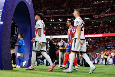 Andrei Ratiu ve Florian Lejeune, Atletico de Madrid ve Rayo Vallecano takımları arasında Estadio Civitas Metropolitano 'da (Maciej Rogowski)