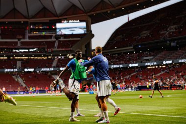 Randy Nteka ve Florian Lejeune LaLiga EA SPORTS maçı sırasında Estadio Civitas Metropolitano 'da Atletico de Madrid ve Rayo Vallecano takımları arasında görüldü (Maciej Rogowski)