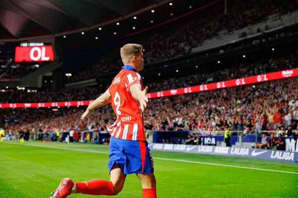 Alexander Sorloth, Estadio Civitas Metropolitano 'daki Atletico de Madrid ve Rayo Vallecano takımları arasındaki LaLiga EA SPORTS maçında gol attıktan sonra kutlama yaparken görüldü (Maciej Rogowski)