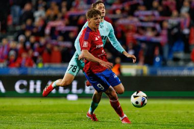 Patryk Makuch ve Tommaso Guercio, PKO BP Ekstraklasa maçında Rakow Czestochowa ve Slask Wroclaw takımları arasında Stadion Rakowa Czestochowa (Maciej Rogowski)