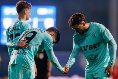 Arnau Ortiz ve Marc Llinares, Stadion Rakowa Czestochowa 'da (Maciej Rogowski) Rakow Czestochowa ve Slask Wroclaw takımları arasında oynanan PKO BP Ekstraklasa maçında gol attıktan sonra kutlama yaparken görüldü.)