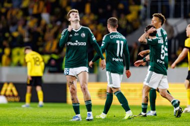 Marc Gual, PKO BP Ekstraklasa maçında Arena Katowice 'deki GKS Katowice ve Legia Warszawa takımları arasında attığı golü kutlarken görüldü (Maciej Rogowski)