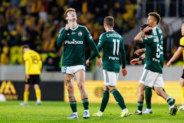 Marc Gual, PKO BP Ekstraklasa maçında Arena Katowice 'deki GKS Katowice ve Legia Warszawa takımları arasında attığı golü kutlarken görüldü (Maciej Rogowski)