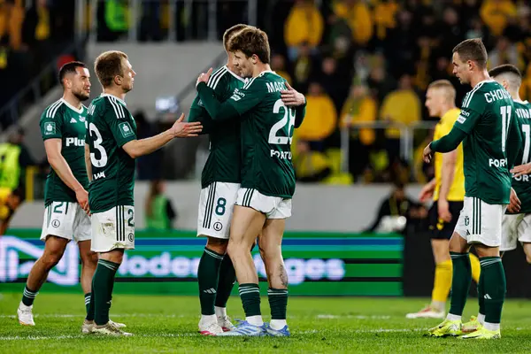Marc Gual, PKO BP Ekstraklasa maçında Arena Katowice 'deki GKS Katowice ve Legia Warszawa takımları arasında attığı golü kutlarken görüldü (Maciej Rogowski)