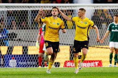 Filip Szymczak ve Konrad Gruszkowski, PKO BP Ekstraklasa maçında Arena Katowice 'deki GKS Katowice ve Legia Warszawa takımları arasında attıkları golü kutlarken görüldü (Maciej Rogowski)