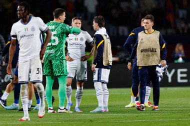 Wojciech Szczesny, Piotr Zielinski ve Nicola Zalewski UEFA Şampiyonlar Ligi maçında FC Barcelona ve Internazionale Milano (Maciej Rogowski) takımları arasında görüldü.)