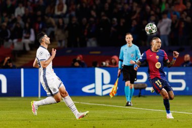 Mehdi Taremi ve Raphinha UEFA Şampiyonlar Ligi maçında FC Barcelona ve Internazionale Milano (Maciej Rogowski) takımları arasında görüldü.)