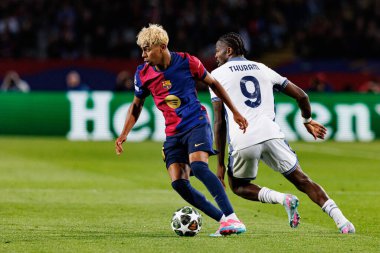 Marcus Thuram ve Lamine Yamal, UEFA Şampiyonlar Ligi maçında FC Barcelona ve Internazionale Milano (Maciej Rogowski) takımları arasında görüldü.)