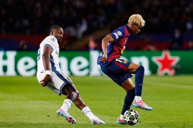 Marcus Thuram ve Lamine Yamal, UEFA Şampiyonlar Ligi maçında FC Barcelona ve Internazionale Milano (Maciej Rogowski) takımları arasında görüldü.)