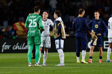Wojciech Szczesny, Piotr Zielinski ve Nicola Zalewski UEFA Şampiyonlar Ligi maçında FC Barcelona ve Internazionale Milano (Maciej Rogowski) takımları arasında görüldü.)