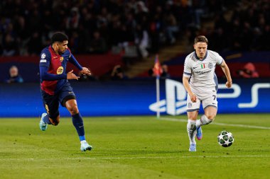 Ronald Araujo ve Piotr Zielinski UEFA Şampiyonlar Ligi maçında FC Barcelona ve Internazionale Milano (Maciej Rogowski)