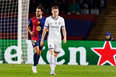 Eric Garcia ve Piotr Zielinski UEFA Şampiyonlar Ligi maçında FC Barcelona ve Internazionale Milano (Maciej Rogowski)