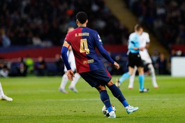 Ronald Araujo, FC Barcelona ve Internazionale Milano (Maciej Rogowski) takımları arasında oynanan UEFA Şampiyonlar Ligi maçında görüldü.)