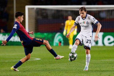 Pedri ve Nicolo Barella UEFA Şampiyonlar Ligi maçında FC Barcelona ve Internazionale Milano (Maciej Rogowski) takımları arasında görüldü.)