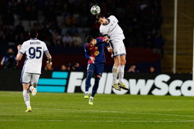 Ferran Torres ve Francesco Acerbi UEFA Şampiyonlar Ligi maçında FC Barcelona ve Internazionale Milano (Maciej Rogowski) takımları arasında görüldü.)