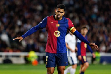 Ronald Araujo, FC Barcelona ve Internazionale Milano (Maciej Rogowski) takımları arasında oynanan UEFA Şampiyonlar Ligi maçında görüldü.)