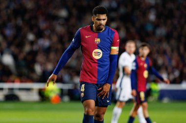 Ronald Araujo, FC Barcelona ve Internazionale Milano (Maciej Rogowski) takımları arasında oynanan UEFA Şampiyonlar Ligi maçında görüldü.)