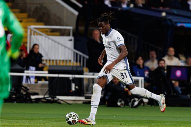 Yann Bisseck, FC Barcelona ve Internazionale Milano (Maciej Rogowski) takımları arasında oynanan UEFA Şampiyonlar Ligi maçında görüldü.)