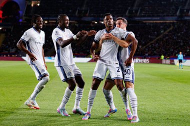 Inter 'in oyuncuları UEFA Şampiyonlar Ligi maçında Denzel Dumfries' in FC Barcelona ve Internazionale Milano (Maciej Rogowski)