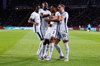 Inter 'in oyuncuları UEFA Şampiyonlar Ligi maçında Denzel Dumfries' in FC Barcelona ve Internazionale Milano (Maciej Rogowski)