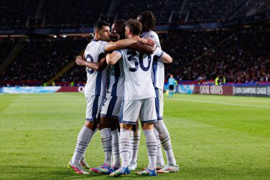 Inter 'in oyuncuları UEFA Şampiyonlar Ligi maçında Denzel Dumfries' in FC Barcelona ve Internazionale Milano (Maciej Rogowski)