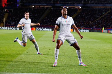 Denzel Dumfries, FC Barcelona ve Internazionale Milano (Maciej Rogowski) takımları arasında oynanan UEFA Şampiyonlar Ligi maçında gol attıktan sonra kutlama yaparken görüldü.)