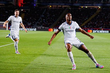 Denzel Dumfries, FC Barcelona ve Internazionale Milano (Maciej Rogowski) takımları arasında oynanan UEFA Şampiyonlar Ligi maçında gol attıktan sonra kutlama yaparken görüldü.)