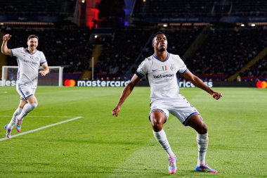 Denzel Dumfries, FC Barcelona ve Internazionale Milano (Maciej Rogowski) takımları arasında oynanan UEFA Şampiyonlar Ligi maçında gol attıktan sonra kutlama yaparken görüldü.)