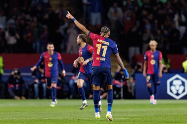 Raphinha, FC Barcelona ve Internazionale Milano (Maciej Rogowski) takımları arasında oynanan UEFA Şampiyonlar Ligi maçında gol attıktan sonra kutlama yaparken görüldü.)