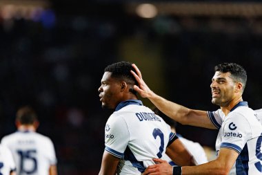 Denzel Dumfries, FC Barcelona ve Internazionale Milano (Maciej Rogowski) takımları arasında oynanan UEFA Şampiyonlar Ligi maçında gol attıktan sonra kutlama yaparken görüldü.)