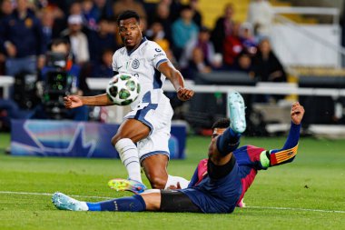 Denzel Dumfries ve Ronald Araujo, UEFA Şampiyonlar Ligi maçında FC Barcelona ve Internazionale Milano (Maciej Rogowski) takımları arasında görüldü.)