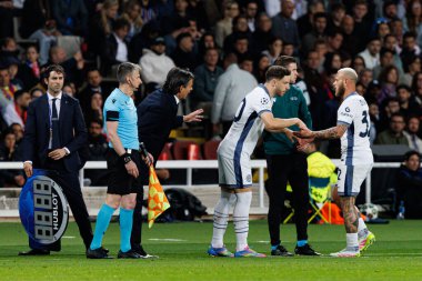 Carlos Augusto ve Federico Dimarco, UEFA Şampiyonlar Ligi maçında FC Barcelona ve Internazionale Milano (Maciej Rogowski)