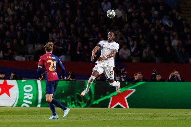 Yann Bisseck, FC Barcelona ve Internazionale Milano (Maciej Rogowski) takımları arasında oynanan UEFA Şampiyonlar Ligi maçında görüldü.)