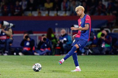 Lamine Yamal UEFA Şampiyonlar Ligi maçında FC Barcelona ve Internazionale Milano (Maciej Rogowski) takımları arasında görüldü.)