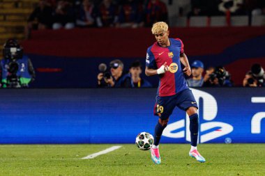 Lamine Yamal UEFA Şampiyonlar Ligi maçında FC Barcelona ve Internazionale Milano (Maciej Rogowski) takımları arasında görüldü.)
