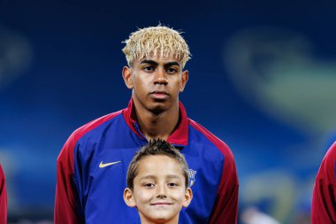 Lamine Yamal UEFA Şampiyonlar Ligi maçında FC Barcelona ve Internazionale Milano (Maciej Rogowski) takımları arasında görüldü.)