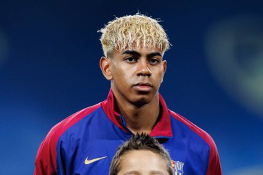 Lamine Yamal UEFA Şampiyonlar Ligi maçında FC Barcelona ve Internazionale Milano (Maciej Rogowski) takımları arasında görüldü.)