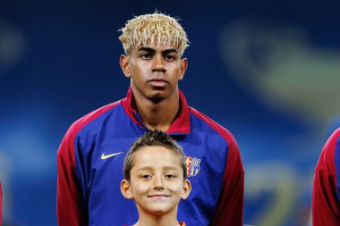 Lamine Yamal UEFA Şampiyonlar Ligi maçında FC Barcelona ve Internazionale Milano (Maciej Rogowski) takımları arasında görüldü.)